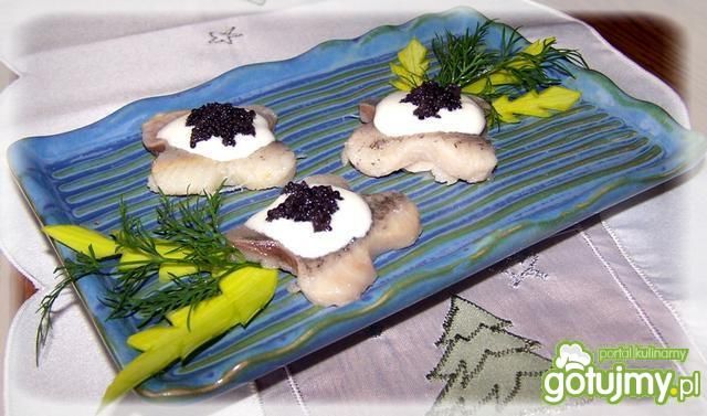 Wykwintny śledzik z kawiorem Wykwintny śledzik z kawiorem