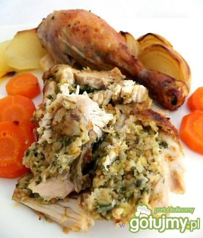 Wyluzowany, nadziany kurczak