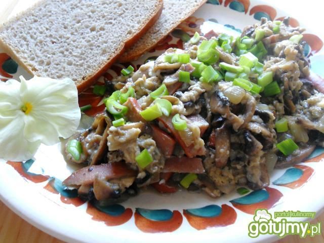 Wypasiona jajecznica pachnąca tymiankiem