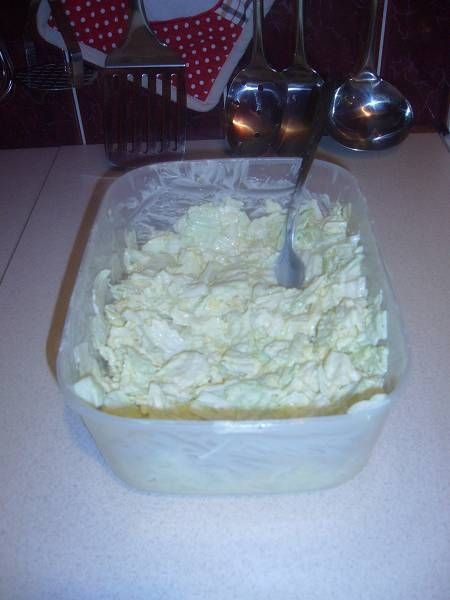 Wyrazista surówka z kapusty pekińskiej Wyrazista surówka z kapusty pekińskiej