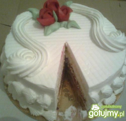 Wyśmienity torcik śmietankowy