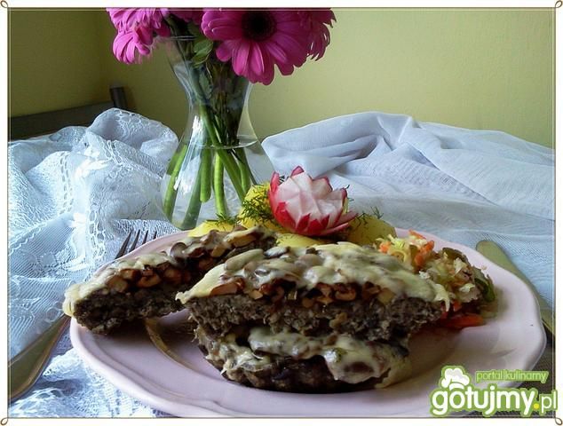 Wytrawane tartaletki ze schabu z grzyb. Wytrawane tartaletki ze schabu z grzyb.