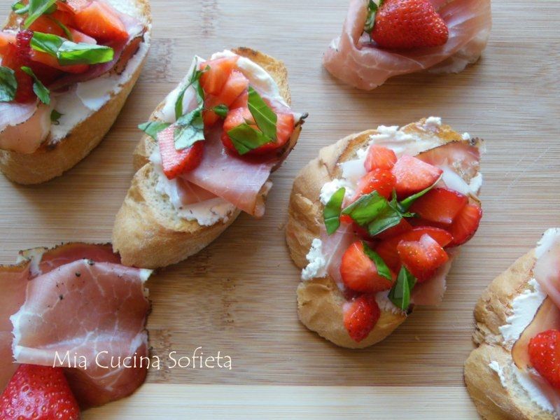 Wytrawna bruschetta z truskawkami Wytrawna bruschetta z truskawkami