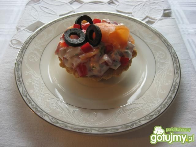 Wytrawne babeczki z oliwkami i łososiem Wytrawne babeczki z oliwkami i łososiem