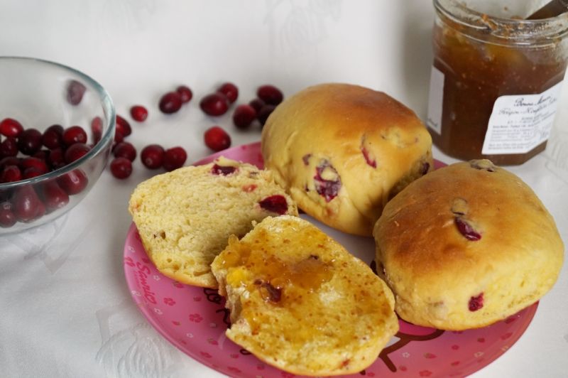 Wytrawne bułeczki dyniowe z żurawiną