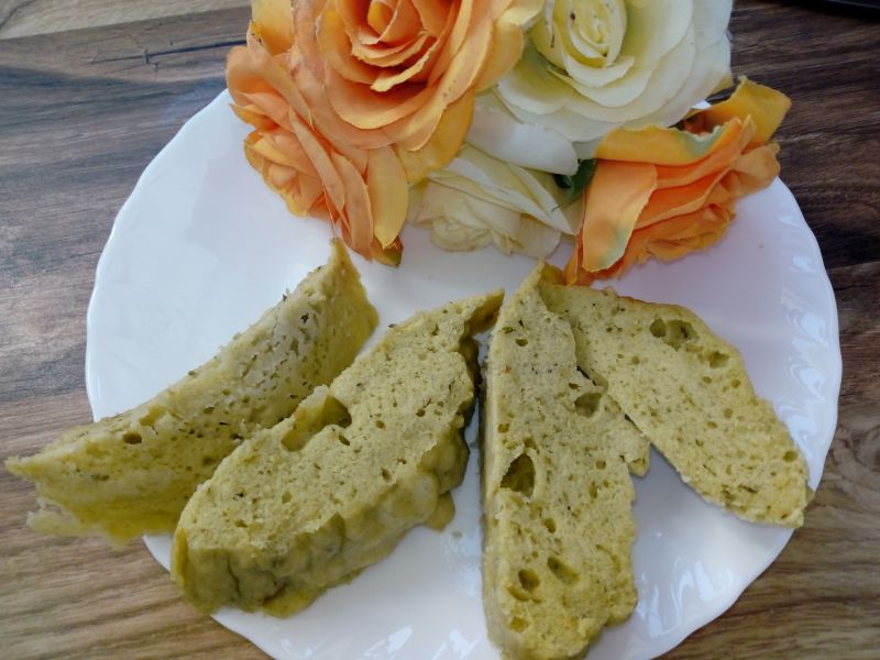 Wytrawne ciasto z mikrofali z pesto