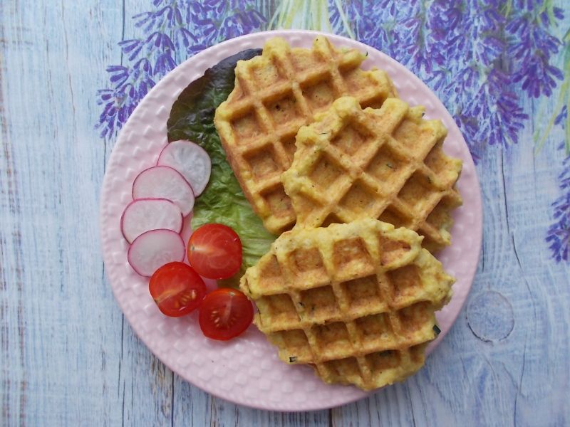 Wytrawne gofry cukiniowo-orzechowe Wytrawne gofry cukiniowo-orzechowe