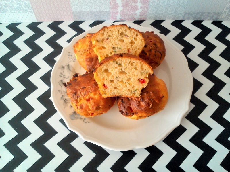 Wytrawne muffinki z cukinią i papryką Wytrawne muffinki z cukinią i papryką