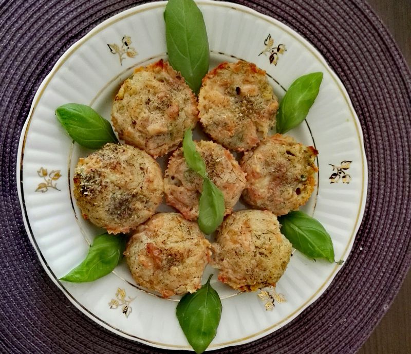 Wytrawne muffinki z łososiem i orzechami 