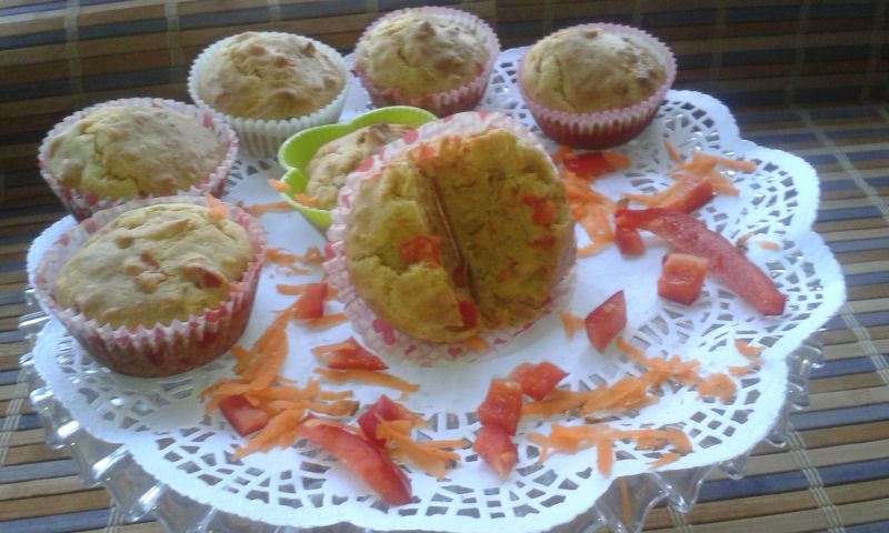 Wytrawne muffinki z marchewką i papryką czerwoną 