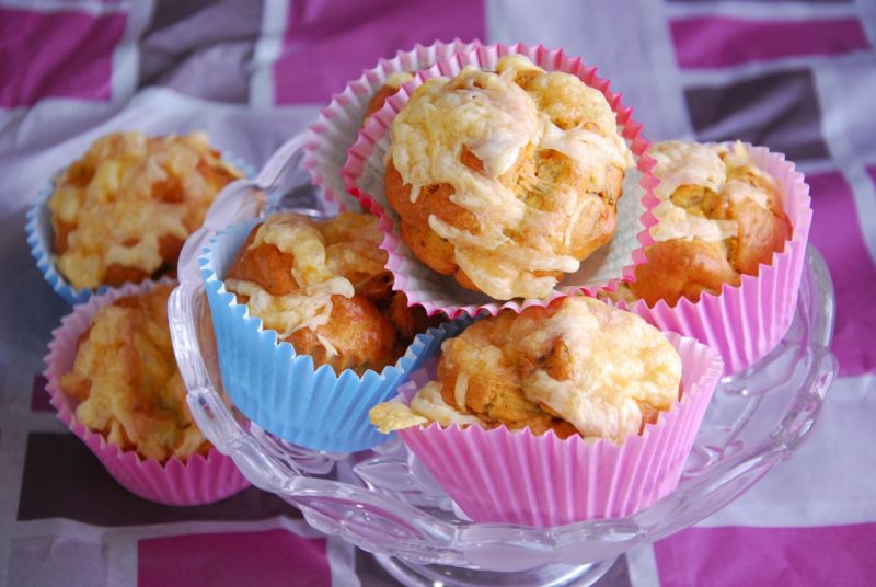 Wytrawne muffinki z suszonymi pomidorami Wytrawne muffinki z suszonymi pomidorami