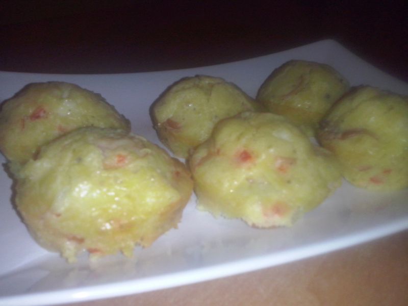 Wytrawne muffiny z mozzarellą Wytrawne muffiny z mozzarellą