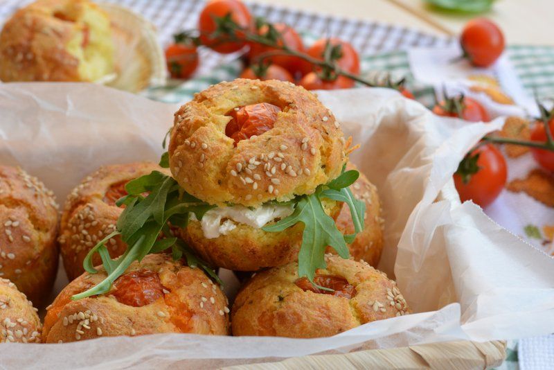 Wytrawne muffiny z pomidorkami
