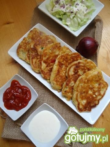 Wytrawne pancakes z kiełbasą i papryką