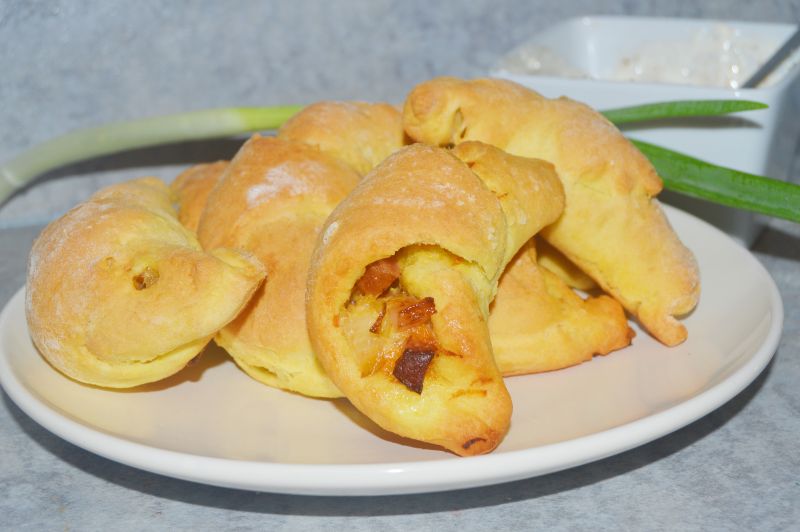 Wytrawne rogaliki z warzywami,kiełbasą i majonezem Wytrawne rogaliki z warzywami,kiełbasą i majonezem