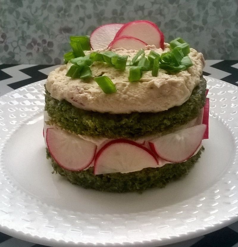 Wytrawne szpinakowe torciki z kremem z makreli Wytrawne szpinakowe torciki z kremem z makreli