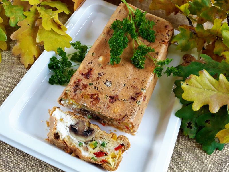 Wytrawny keks warzywno-serowy