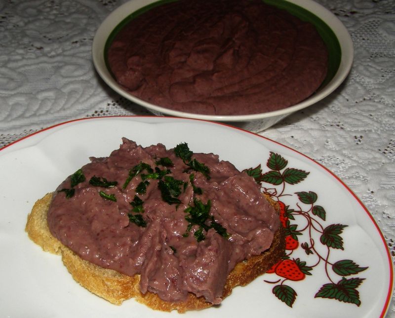 Z czerwonej fasoli smalec-smarowidło