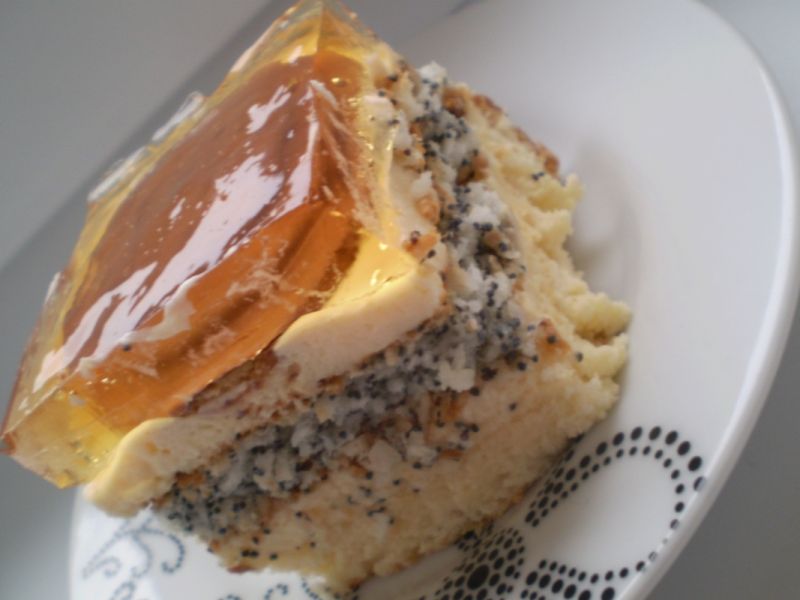 Z delicjami i plackiem kokosowo-makowym