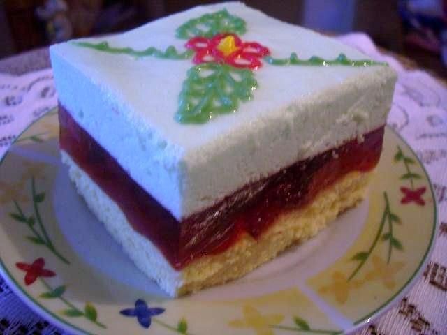 Z galaretką, truskawkami i pianką  Z galaretką, truskawkami i pianką