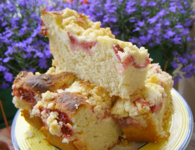 Ciasto drożdżowe z truskawkami i mascarpone  Ciasto drożdżowe z truskawkami i mascarpone