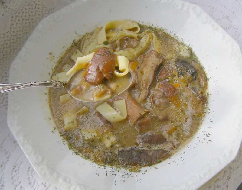 Z mrożonych grzybów pyszna zupa z makaronem Z mrożonych grzybów pyszna zupa z makaronem