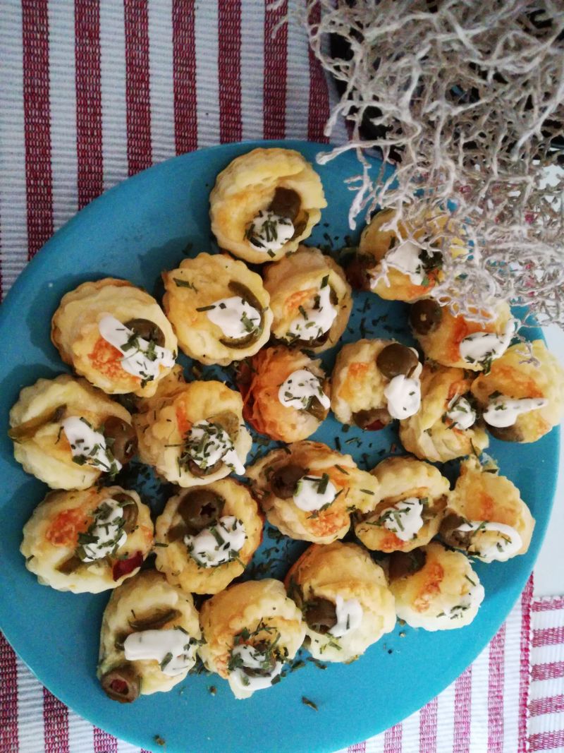 Z oliwkami i jalapeno Z oliwkami i jalapeno