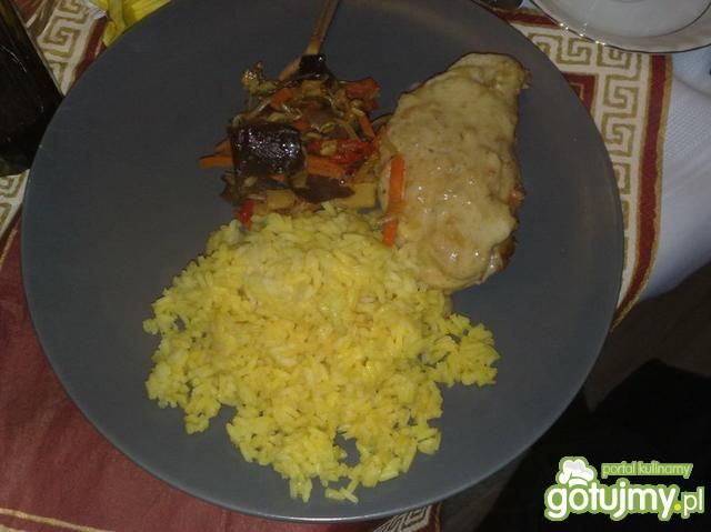 Z papryki, soli, pieprzu, przyparwy do k