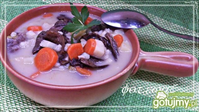 Zabielany krupinik na pęczaku z grzybami Zabielany krupinik na pęczaku z grzybami