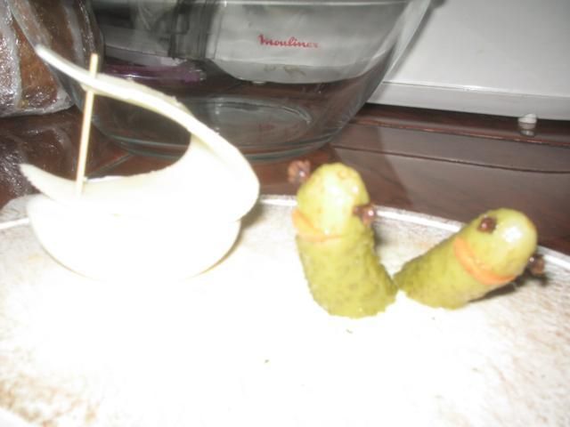 żabka z ogórka i łódka z jajka