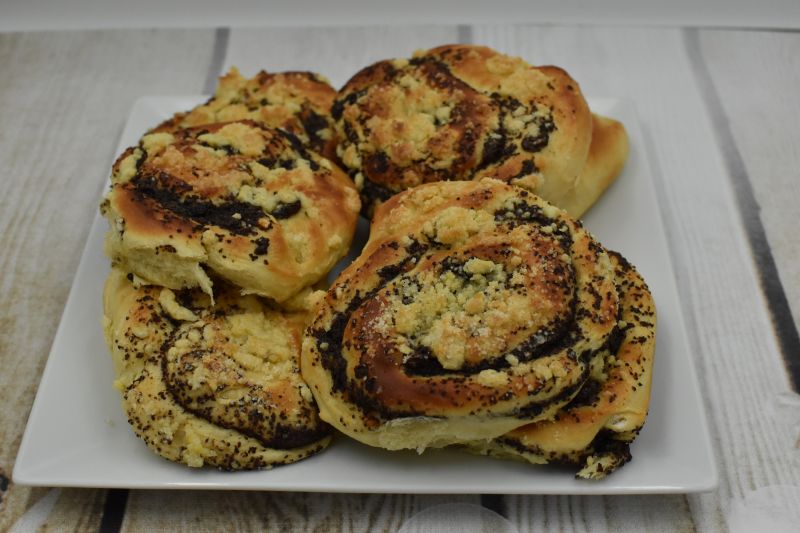 Zakręcone drożdżówki z makiem