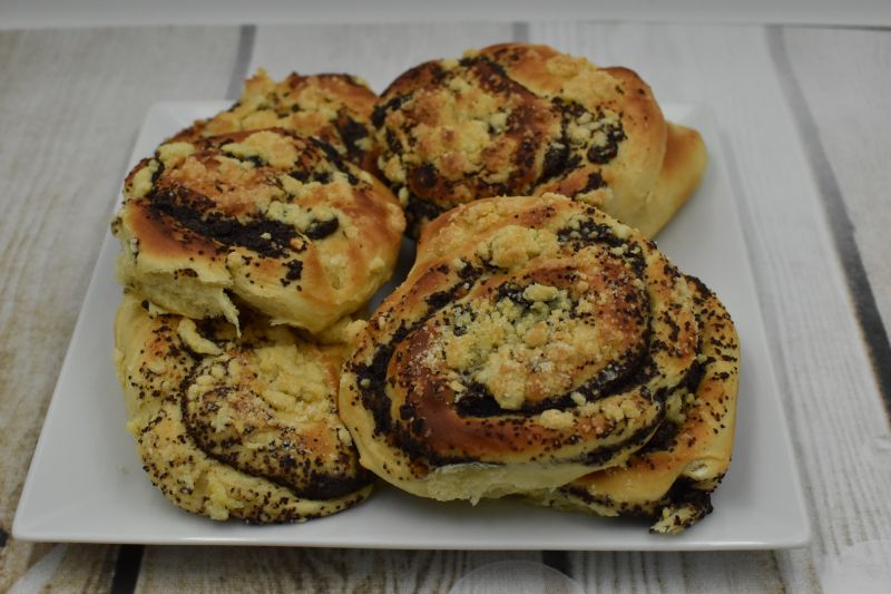 Zakręcone drożdżówki z makiem