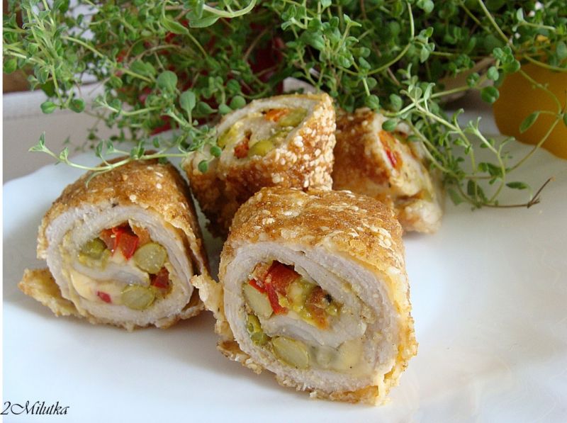 Zakręcone roladki w warzywach i sezamie