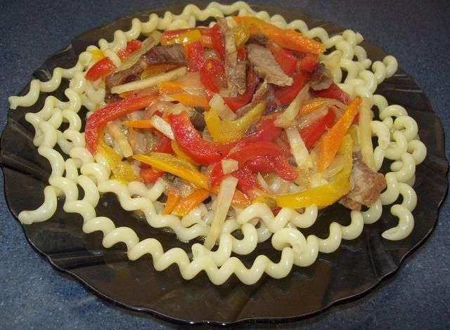 Zakręcone spaghetti po chińsku Zakręcone spaghetti po chińsku