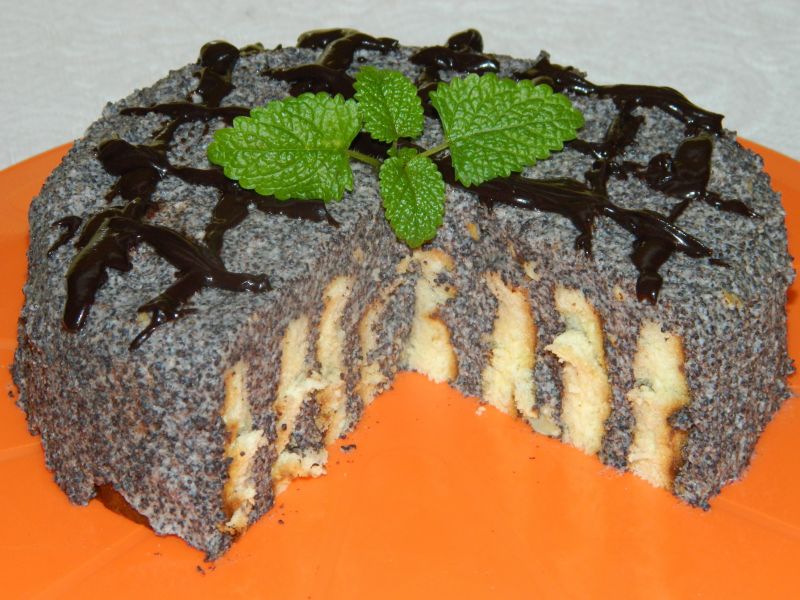 Zakręcony torcik makowy