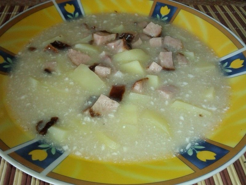 Zalewajka z kiełbasą grillowaną Zalewajka z kiełbasą grillowaną