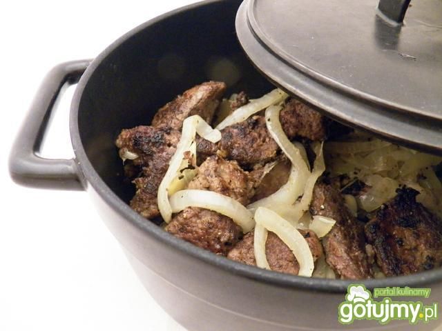 Zapieczona wątróbka z cebulką