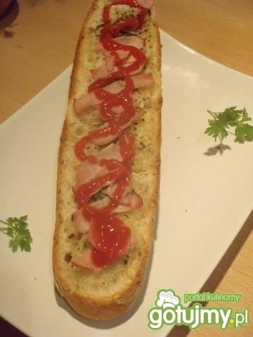 Zapiekana bagietka z szynka i ziołami