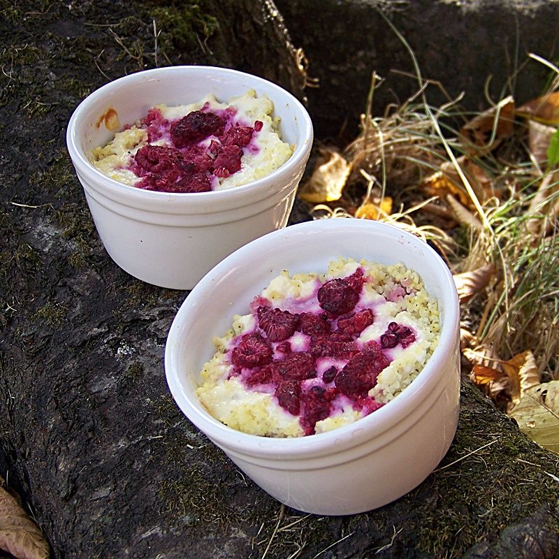 Zapiekana kasza jaglana z twarogiem i malinami Zapiekana kasza jaglana z twarogiem i malinami