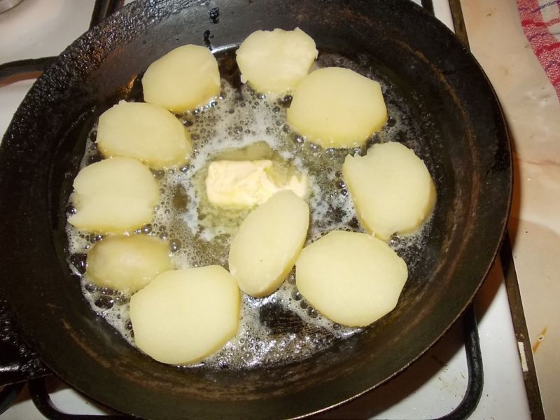 Zapiekana łopatka z maślanymi ziemniakami 
