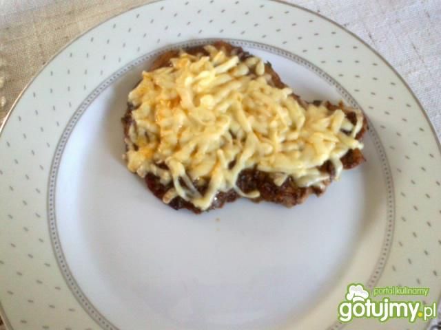 Zapiekana szynka wieprzowa z serem