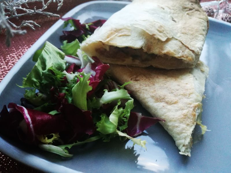 Zapiekana tortilla z kurczakiem i jalapeno Zapiekana tortilla z kurczakiem i jalapeno