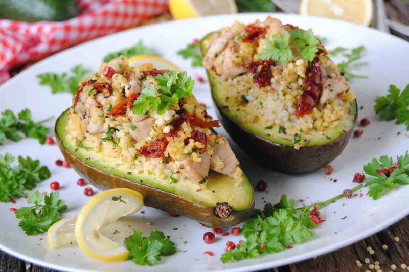 Zapiekane awokado z kaszą jaglaną Zapiekane awokado z kaszą jaglaną