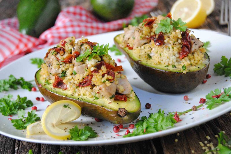 Zapiekane awokado z kaszą jaglaną Zapiekane awokado z kaszą jaglaną