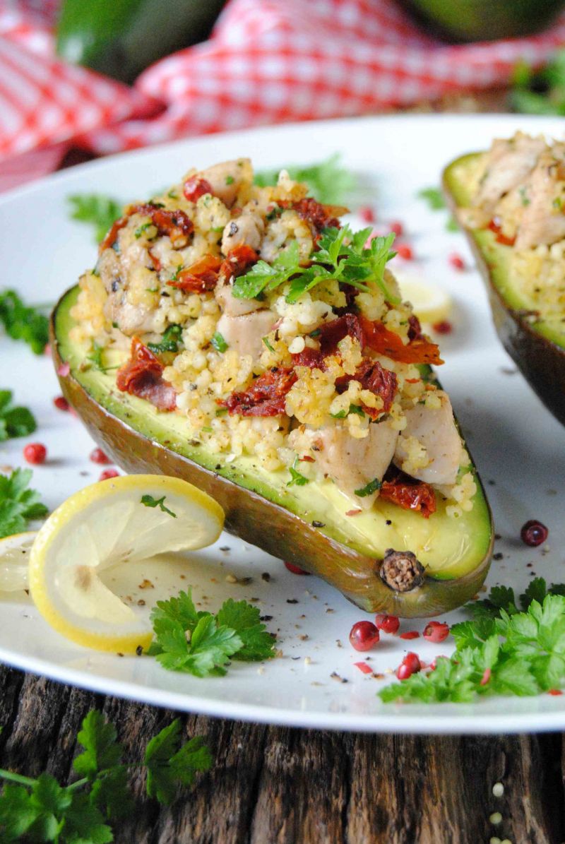 Zapiekane awokado z kaszą jaglaną Zapiekane awokado z kaszą jaglaną