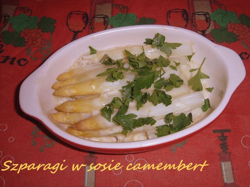 Zapiekane białe szparagi w sosie camembert Zapiekane białe szparagi w sosie camembert