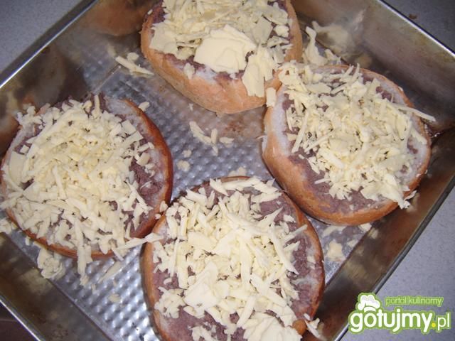 Zapiekane bułeczki z wątróbką