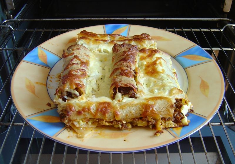 Zapiekane cannelloni z mięsem i sosem serowym Zapiekane cannelloni z mięsem i sosem serowym