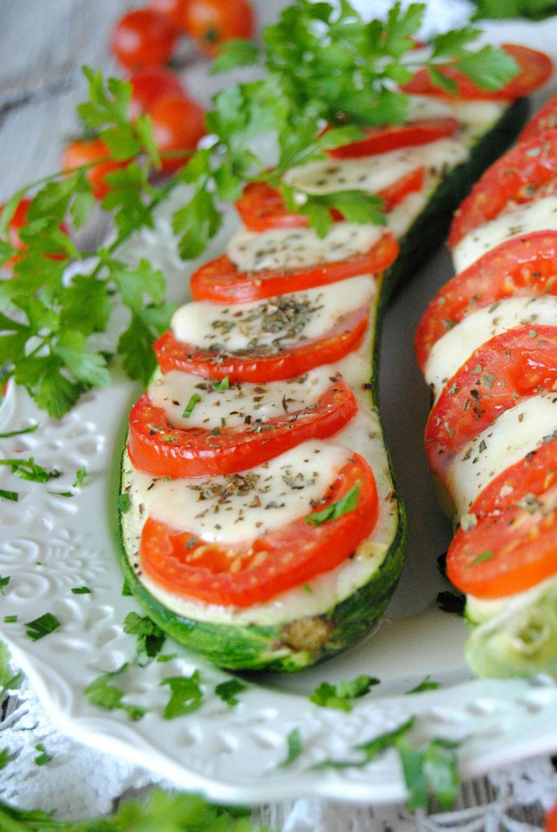 Zapiekane caprese w cukinii Zapiekane caprese w cukinii