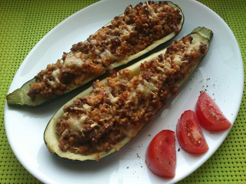 Zapiekane cukinie z mięsem i kaszą